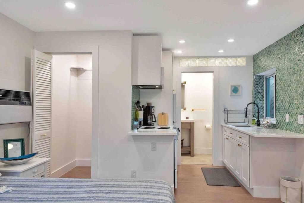 Charming Studio W Pool One Mile To Beach Pets Welcome Lake Worth Beach Ngoại thất bức ảnh