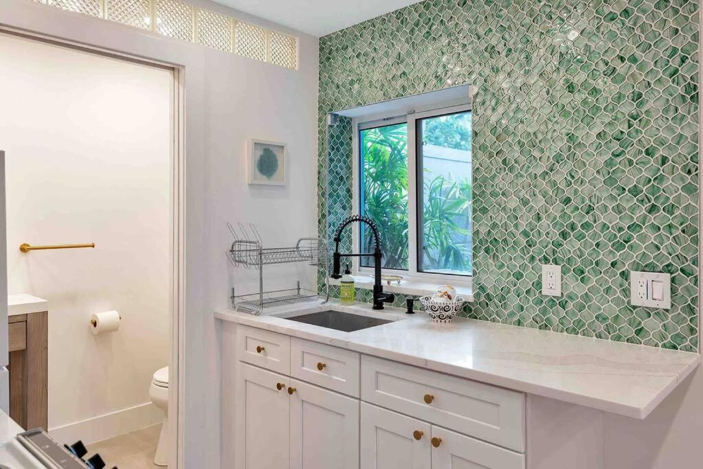 Charming Studio W Pool One Mile To Beach Pets Welcome Lake Worth Beach Ngoại thất bức ảnh